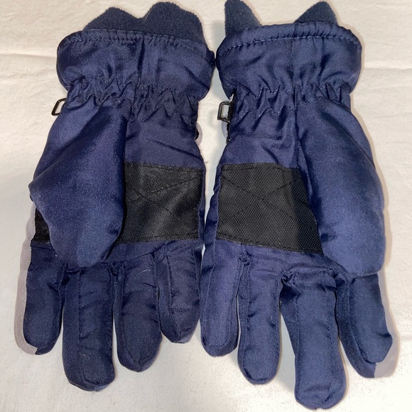 4 pairs of gloves and 2 hats. Used condition several different sizes - Picture 5 of 13